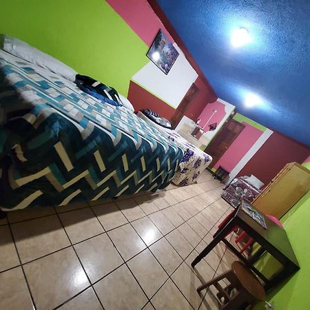 Hotel Kasa Kamelot Quetzaltenango ภายนอก รูปภาพ