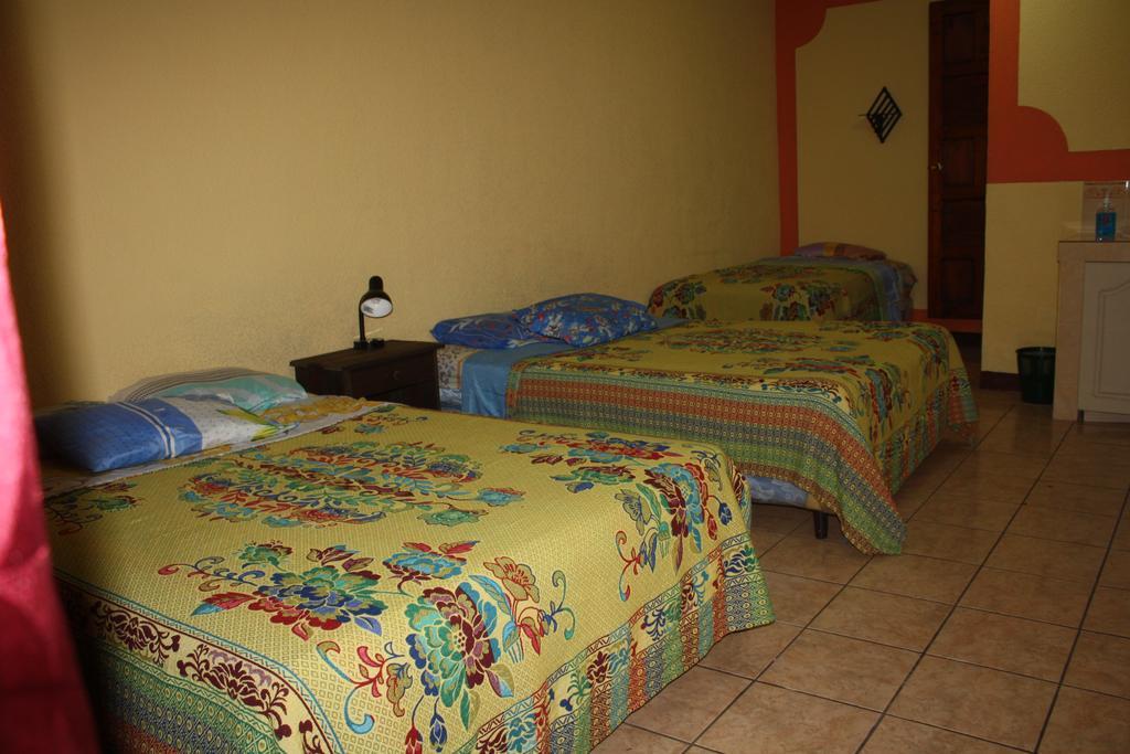 Hotel Kasa Kamelot Quetzaltenango ภายนอก รูปภาพ