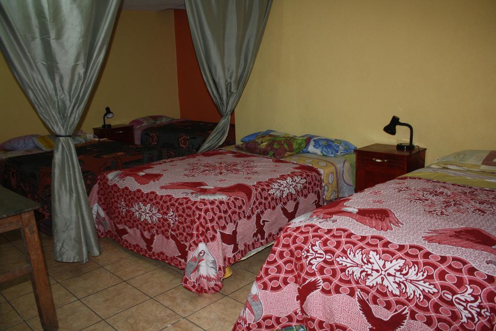 Hotel Kasa Kamelot Quetzaltenango ภายนอก รูปภาพ