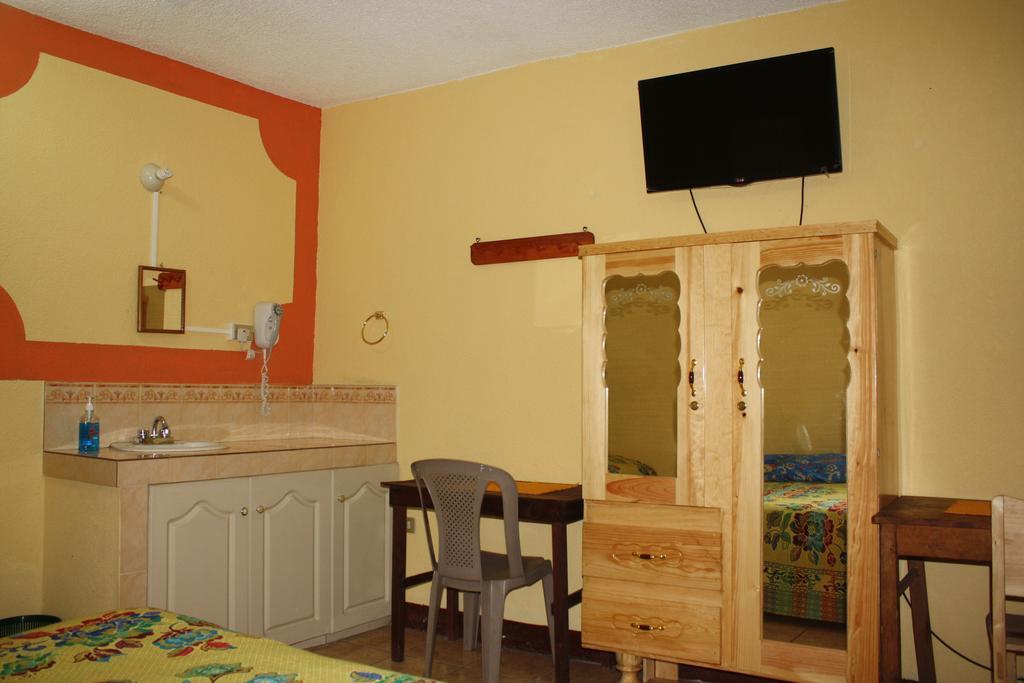 Hotel Kasa Kamelot Quetzaltenango ภายนอก รูปภาพ
