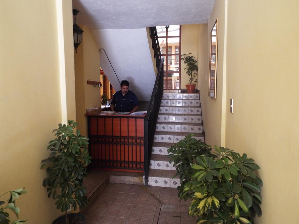 Hotel Kasa Kamelot Quetzaltenango ภายนอก รูปภาพ