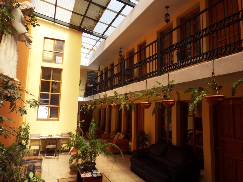 Hotel Kasa Kamelot Quetzaltenango ภายนอก รูปภาพ