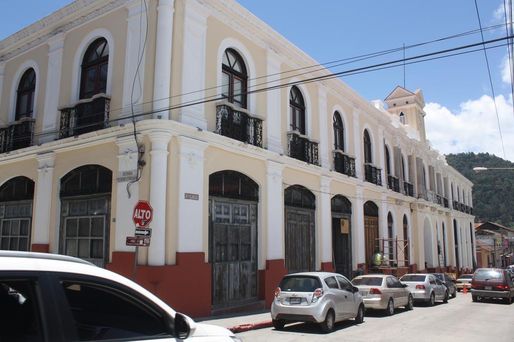 Hotel Kasa Kamelot Quetzaltenango ภายนอก รูปภาพ