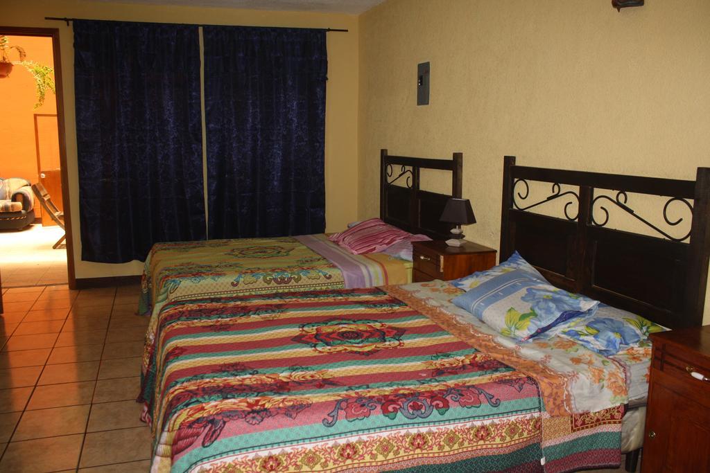Hotel Kasa Kamelot Quetzaltenango ภายนอก รูปภาพ