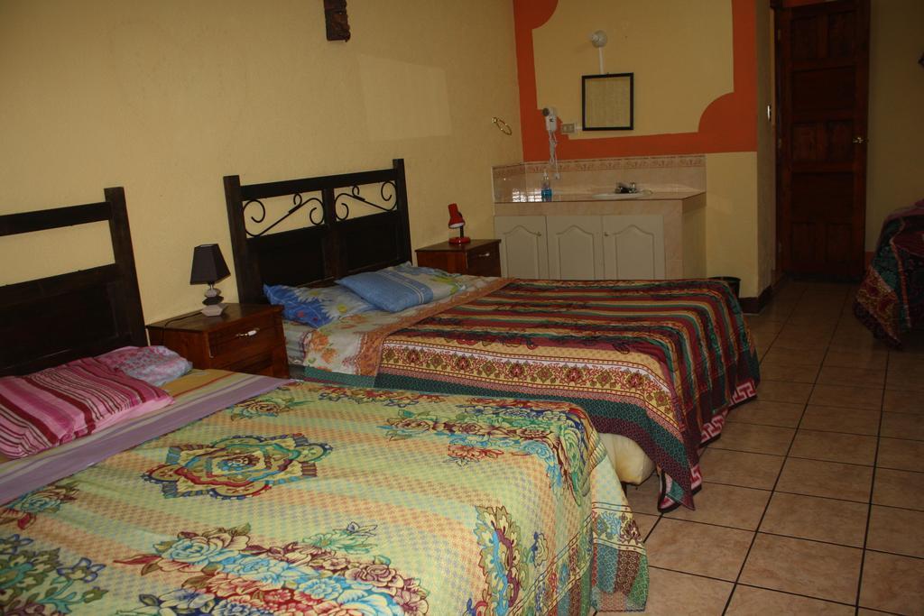 Hotel Kasa Kamelot Quetzaltenango ภายนอก รูปภาพ