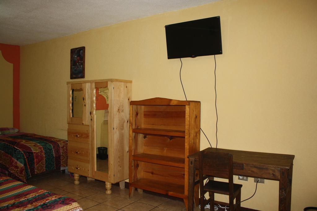 Hotel Kasa Kamelot Quetzaltenango ภายนอก รูปภาพ