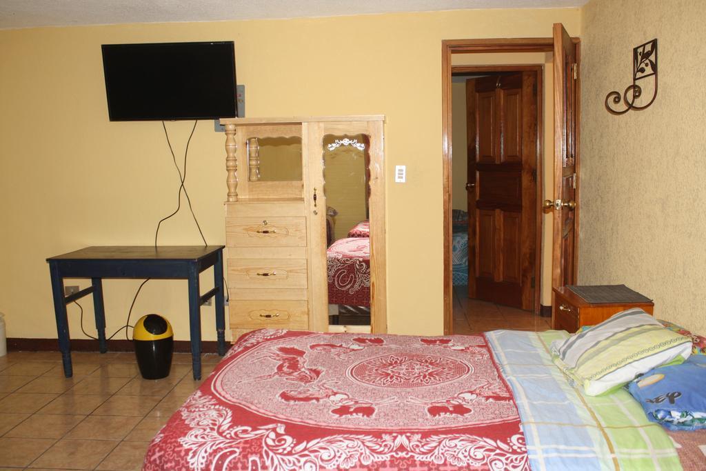 Hotel Kasa Kamelot Quetzaltenango ภายนอก รูปภาพ