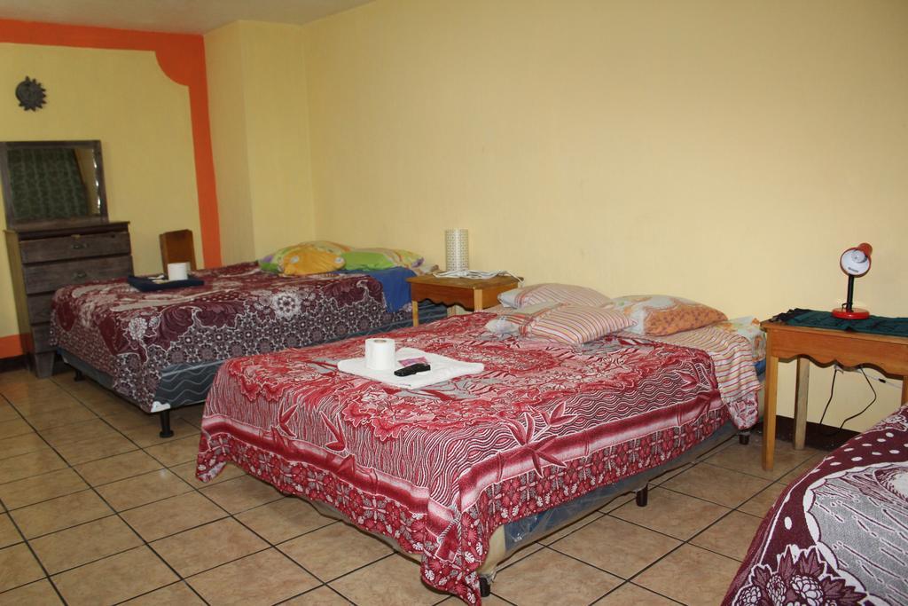 Hotel Kasa Kamelot Quetzaltenango ภายนอก รูปภาพ