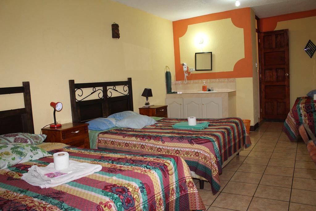 Hotel Kasa Kamelot Quetzaltenango ภายนอก รูปภาพ