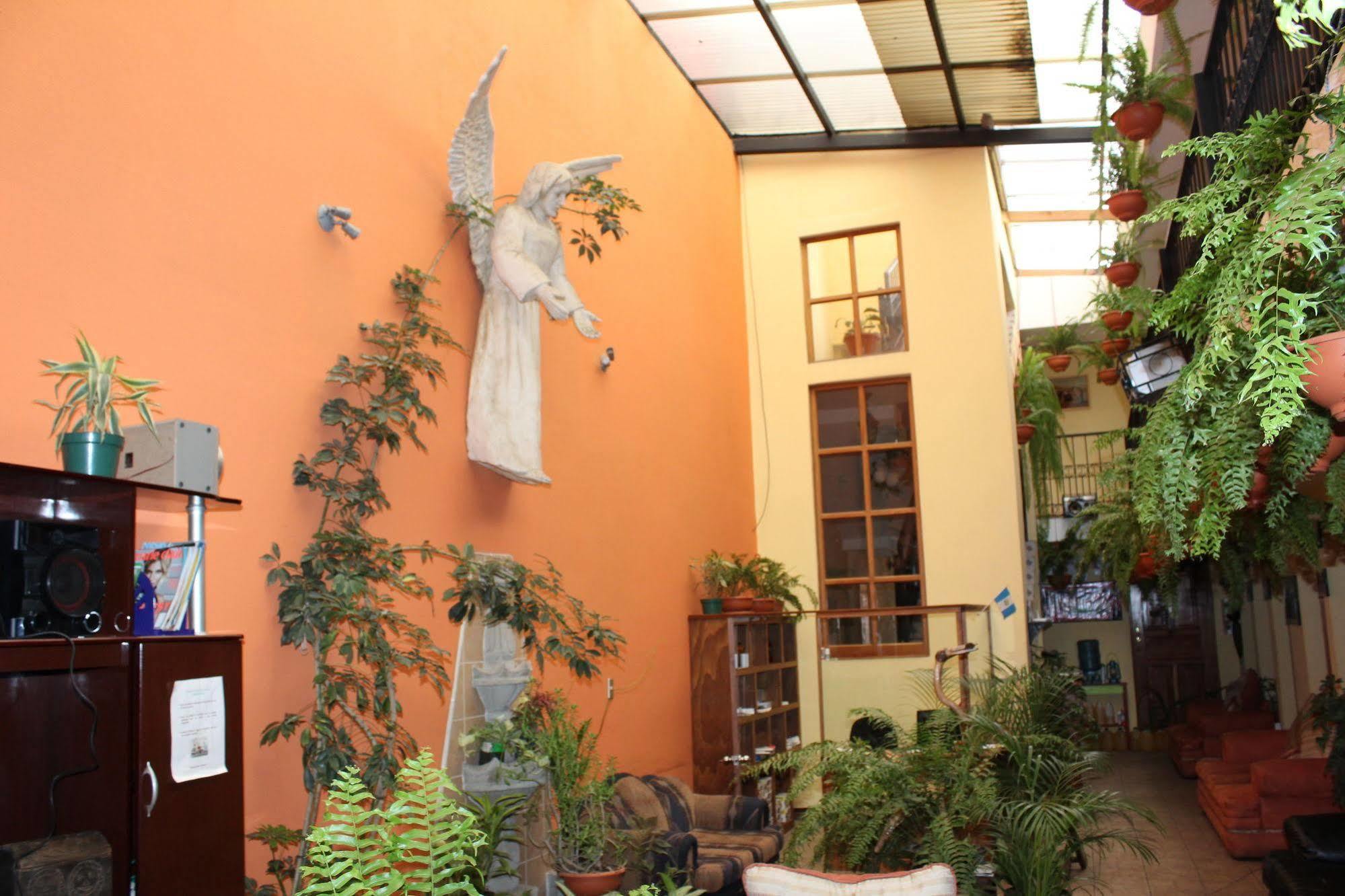 Hotel Kasa Kamelot Quetzaltenango ภายนอก รูปภาพ