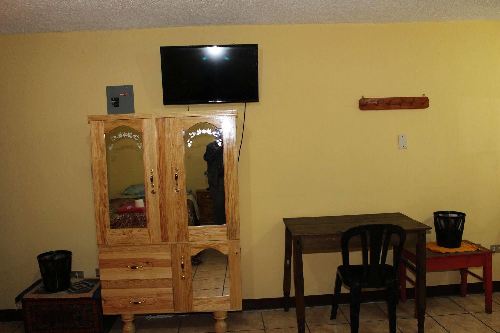 Hotel Kasa Kamelot Quetzaltenango ภายนอก รูปภาพ