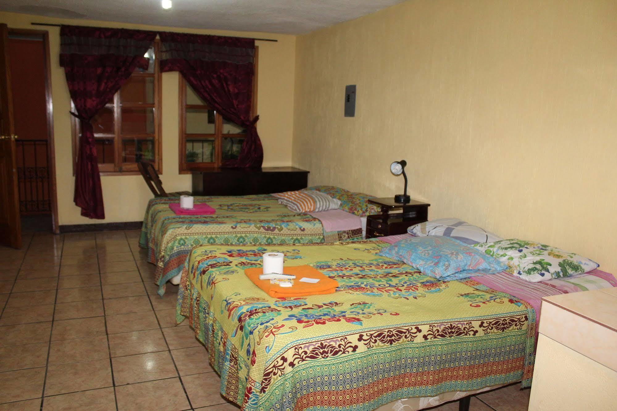 Hotel Kasa Kamelot Quetzaltenango ภายนอก รูปภาพ