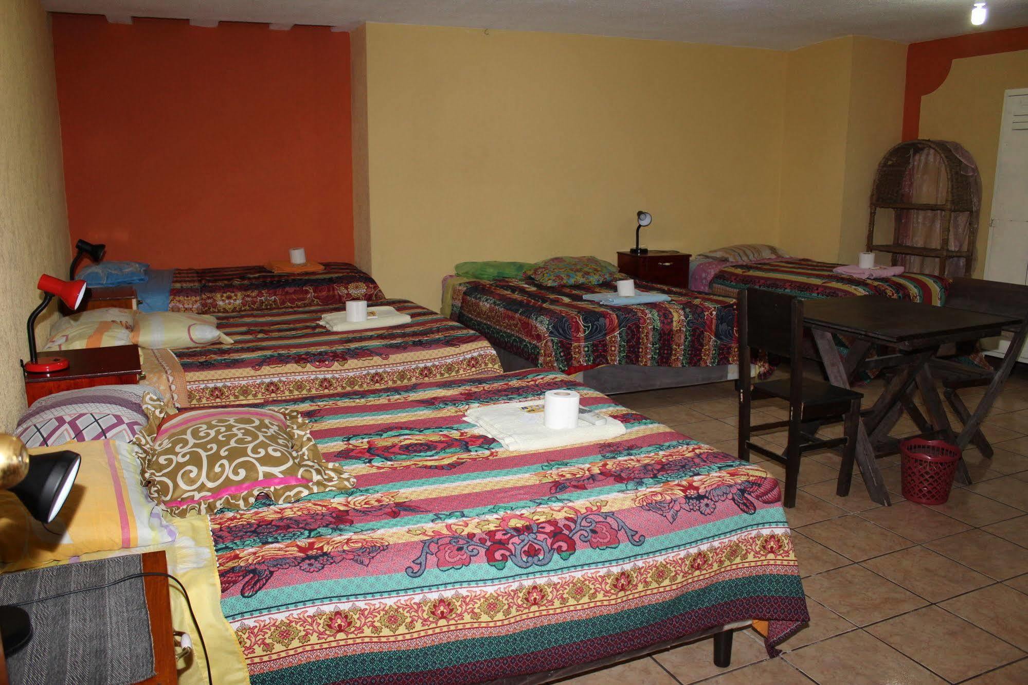 Hotel Kasa Kamelot Quetzaltenango ภายนอก รูปภาพ