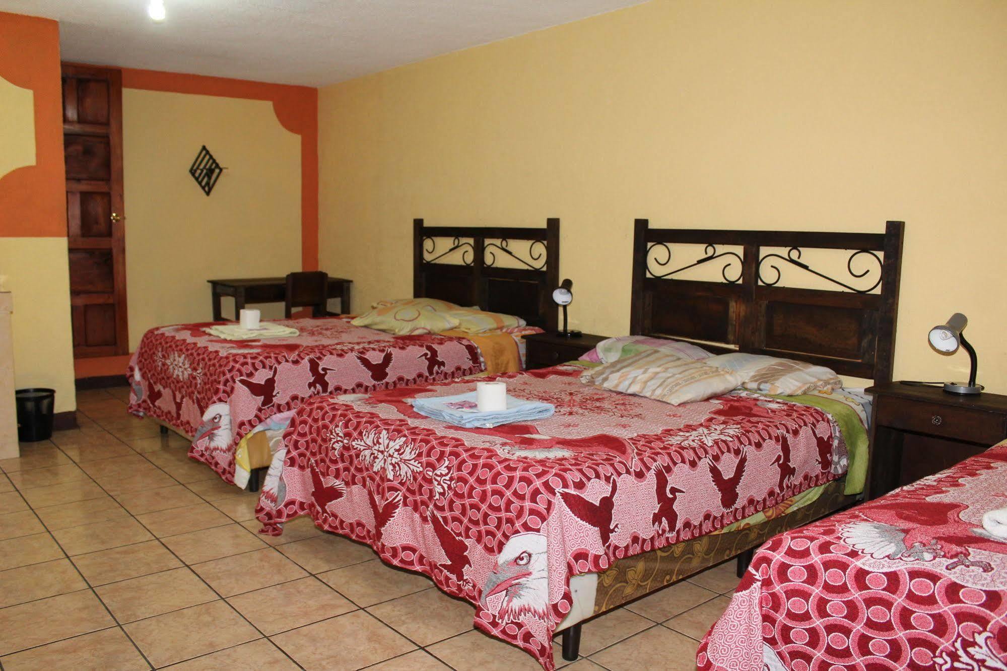 Hotel Kasa Kamelot Quetzaltenango ภายนอก รูปภาพ