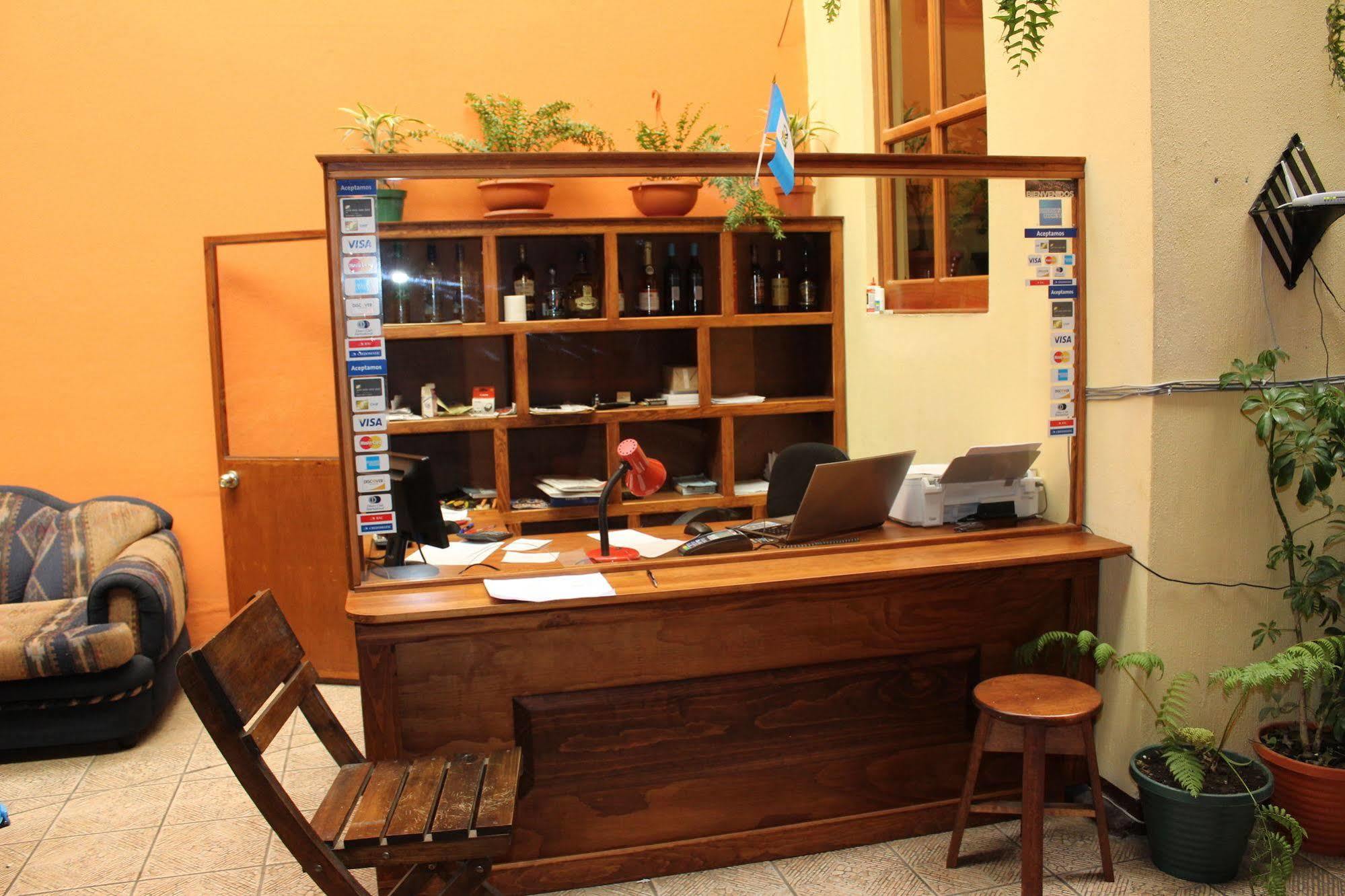 Hotel Kasa Kamelot Quetzaltenango ภายนอก รูปภาพ