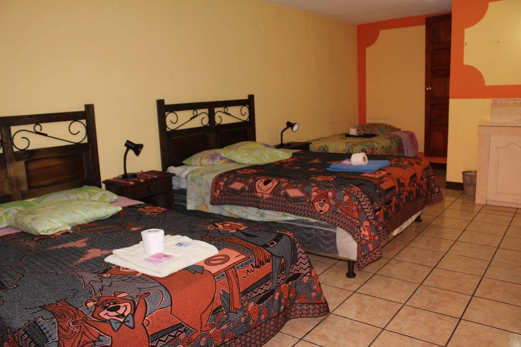 Hotel Kasa Kamelot Quetzaltenango ภายนอก รูปภาพ