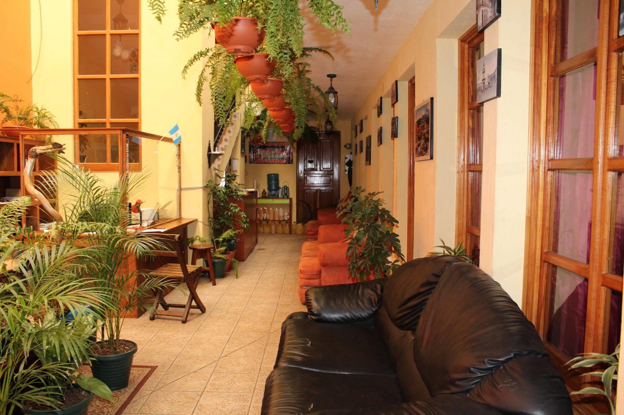 Hotel Kasa Kamelot Quetzaltenango ภายนอก รูปภาพ