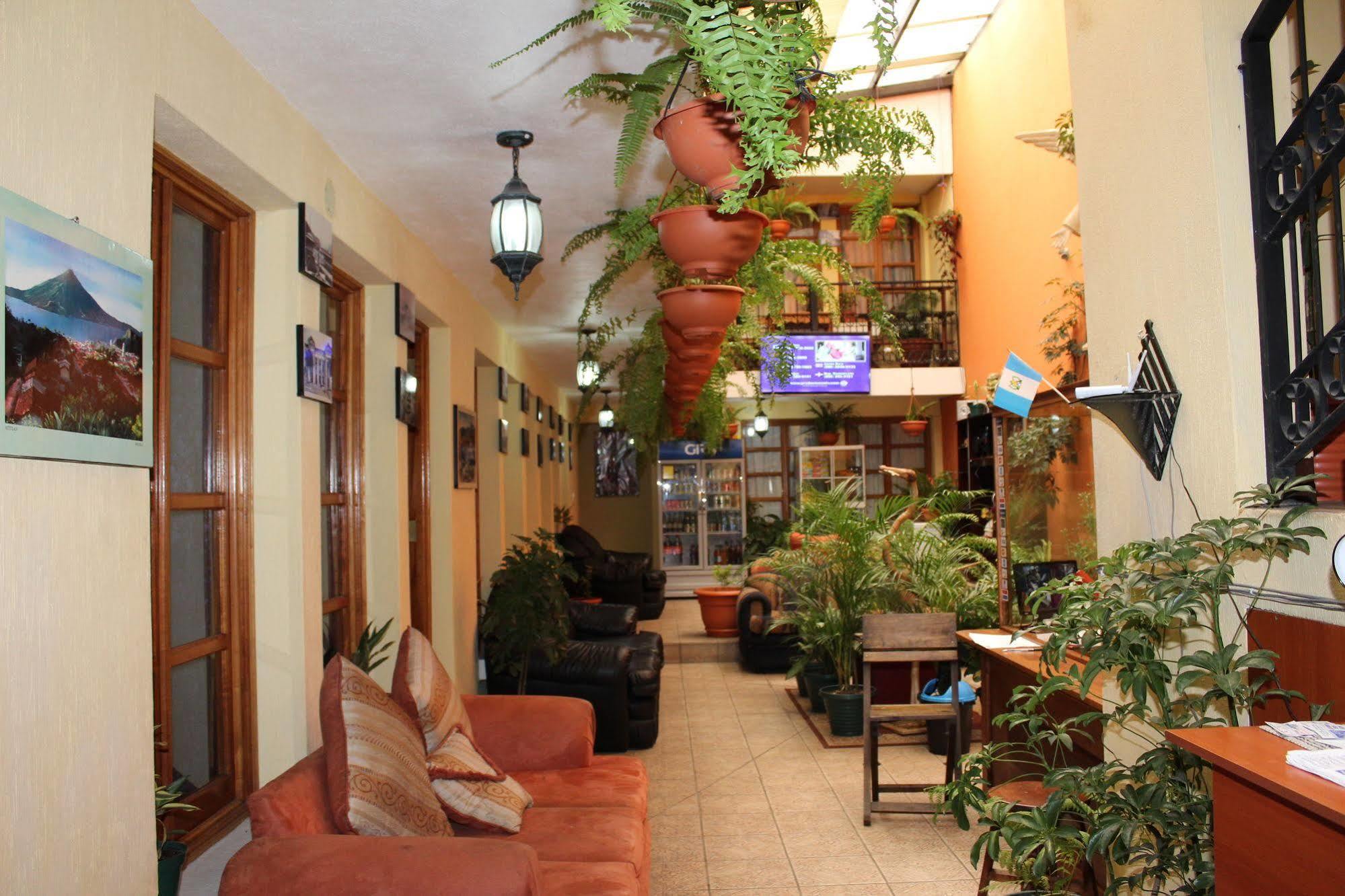 Hotel Kasa Kamelot Quetzaltenango ภายนอก รูปภาพ