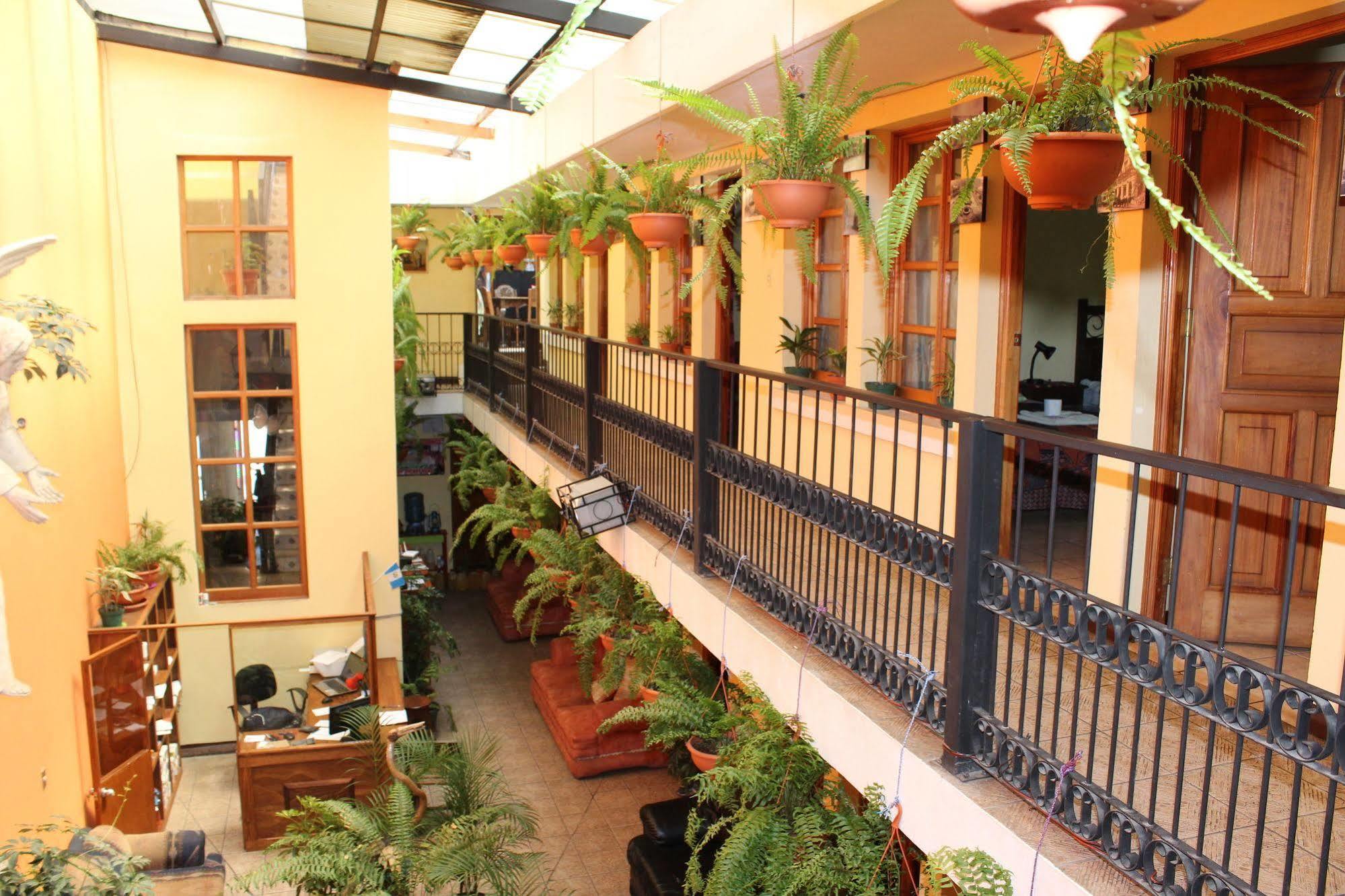 Hotel Kasa Kamelot Quetzaltenango ภายนอก รูปภาพ