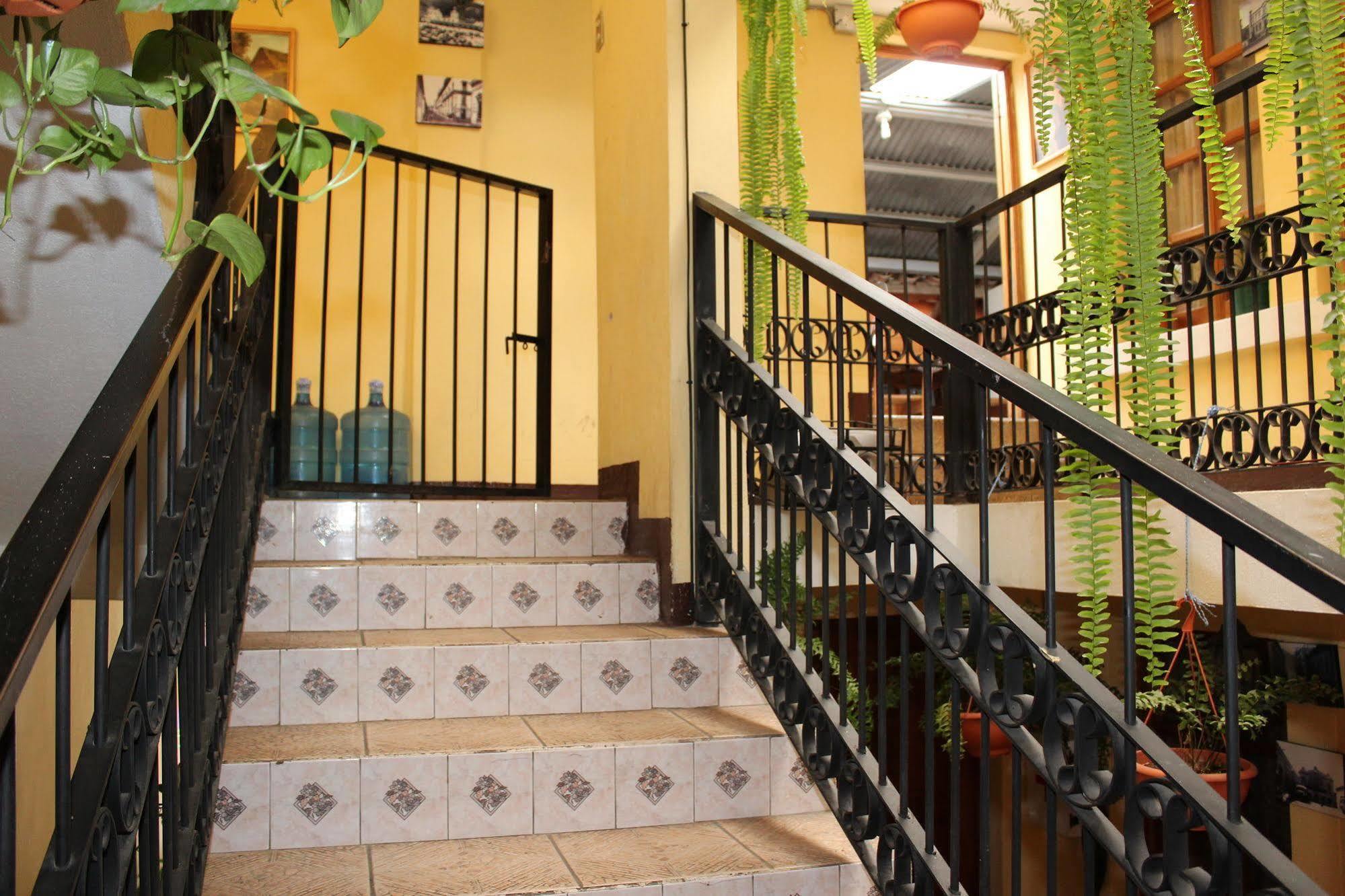 Hotel Kasa Kamelot Quetzaltenango ภายนอก รูปภาพ
