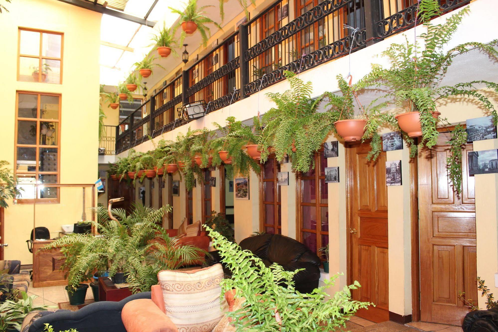 Hotel Kasa Kamelot Quetzaltenango ภายนอก รูปภาพ